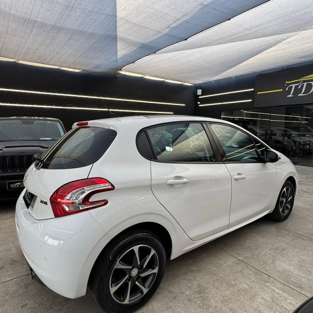 ❌ VENDIDO ❌🔥 Peugeot 208 2014 com Teto Panorâmico 🔥✅ Central multimídia ✅ Completo e super con (4)