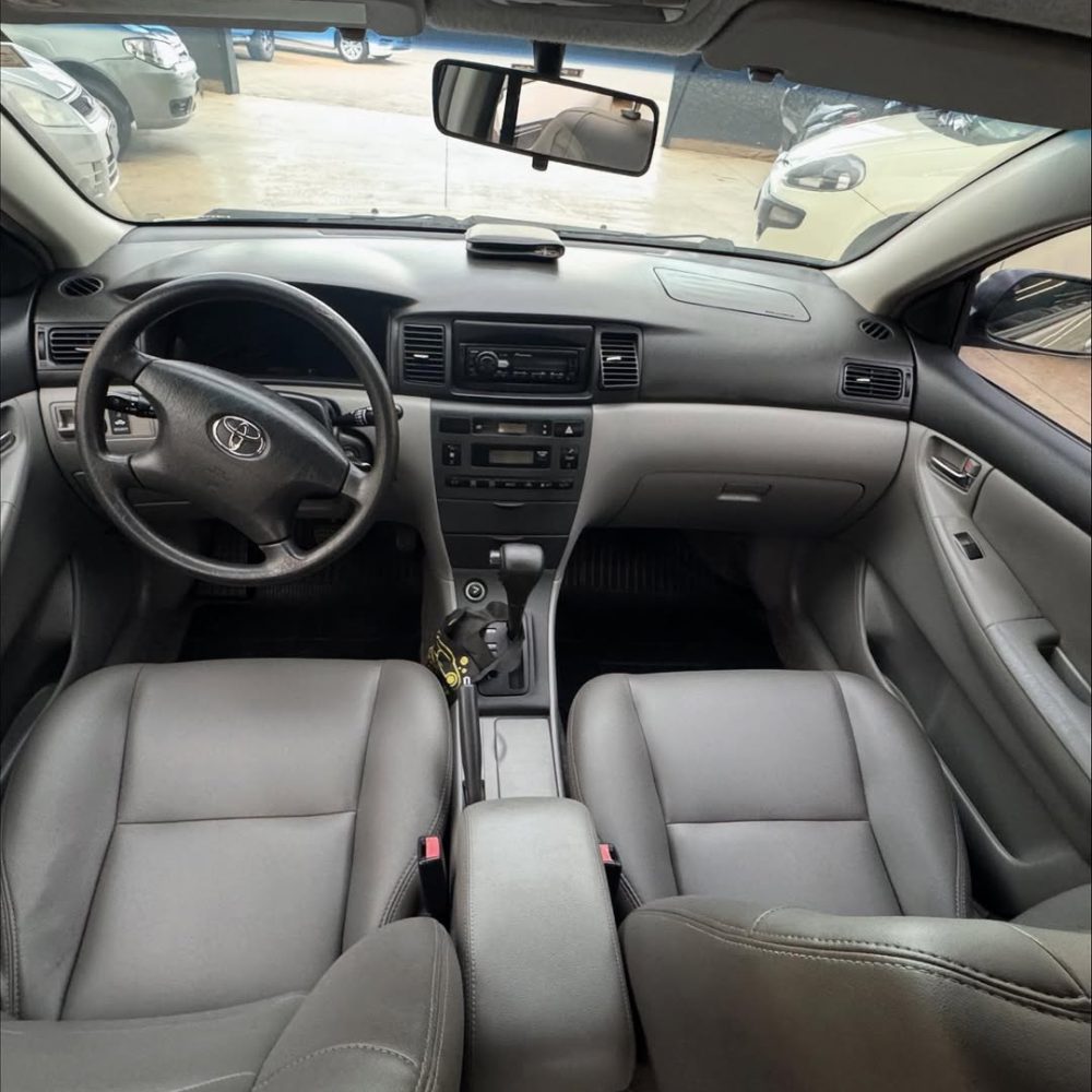 🚗 Corolla SEG 2004 AutomáticoBanco de couro, 4 pneus Michelin e muito, muito bem conservado! 😍 (7)