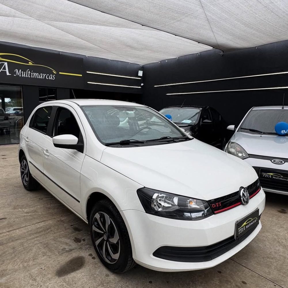 🚗 Gol G6 2015-2016 1.0 completo!Com multimídia, câmera de ré e 4 pneus novos 🔥Carro super cons (3)