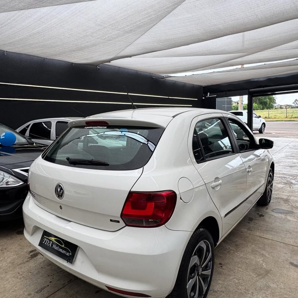 🚗 Gol G6 2015-2016 1.0 completo!Com multimídia, câmera de ré e 4 pneus novos 🔥Carro super cons (5)
